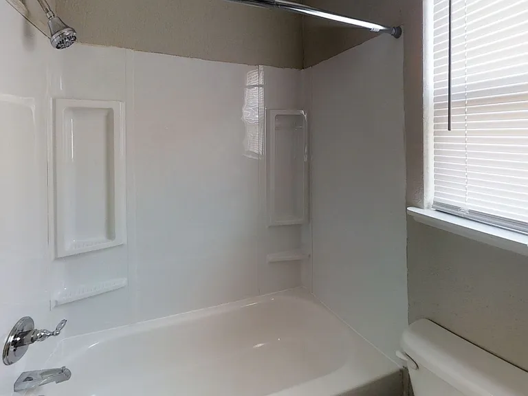 1305 E Brazos St — Photo 6
