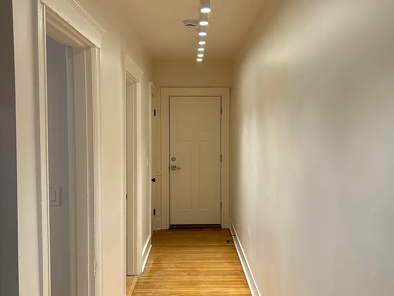 109 Montgomery St #2 — Photo 36