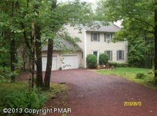 1306 N Rocky Mountain Dr, Effort, PA 18330