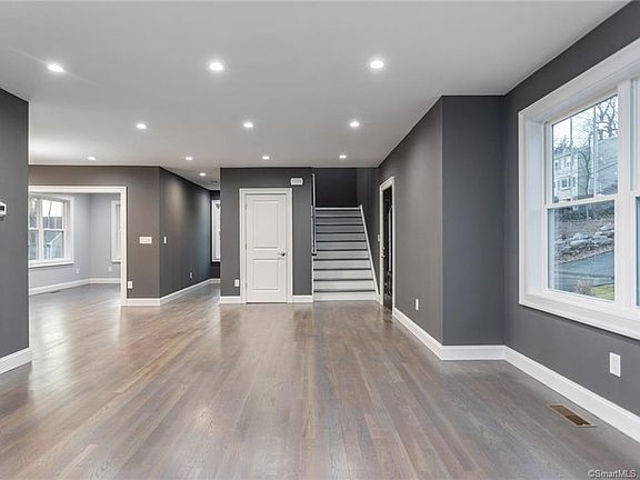 4th image of 20 Lower Rocks Ln