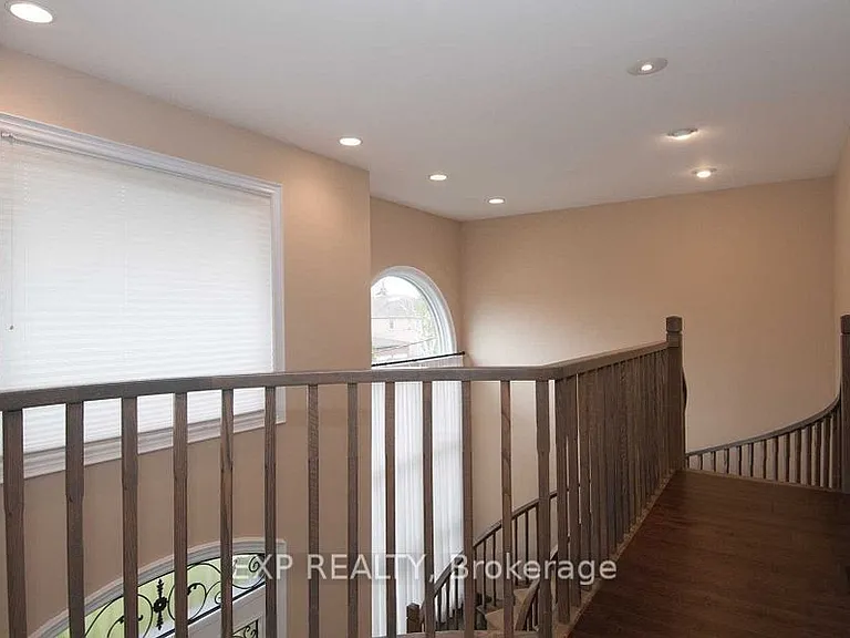 220 Viewmount Ave — Photo 19