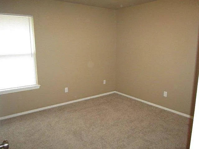 425 Sterling Pointe Way — Photo 11