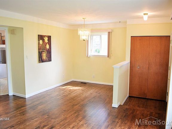 5th image of 15715 Flanagan St