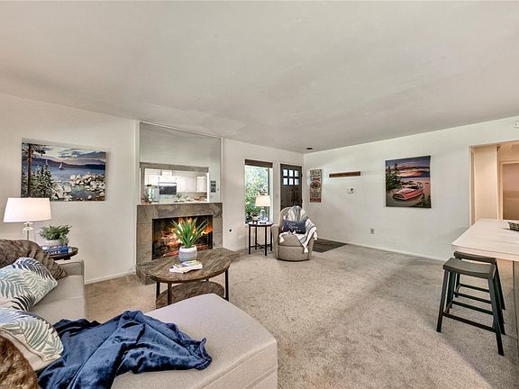3rd image of 1000 Lakeshore Blvd Unit 21