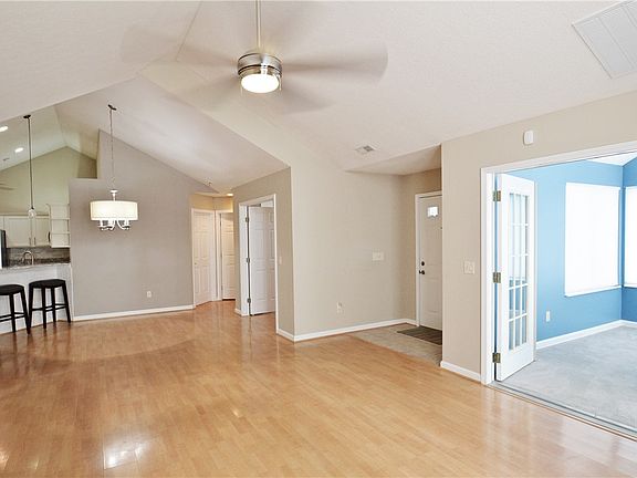 5th image of 5163 Crescent Ridge Dr