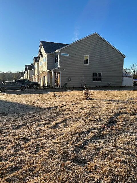 Building Photo - 453 Bee Cove Way