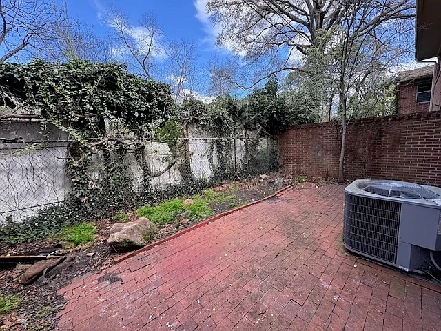 2261 Robin Lyn Ct — Photo 23
