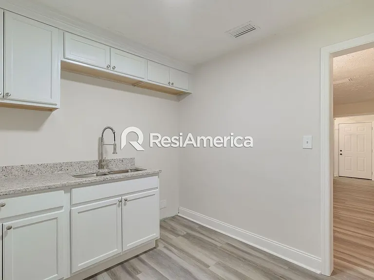 2227 Commonwealth Ave — Photo 7