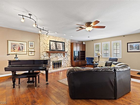 5th image of 3984 Landsdown Pl
