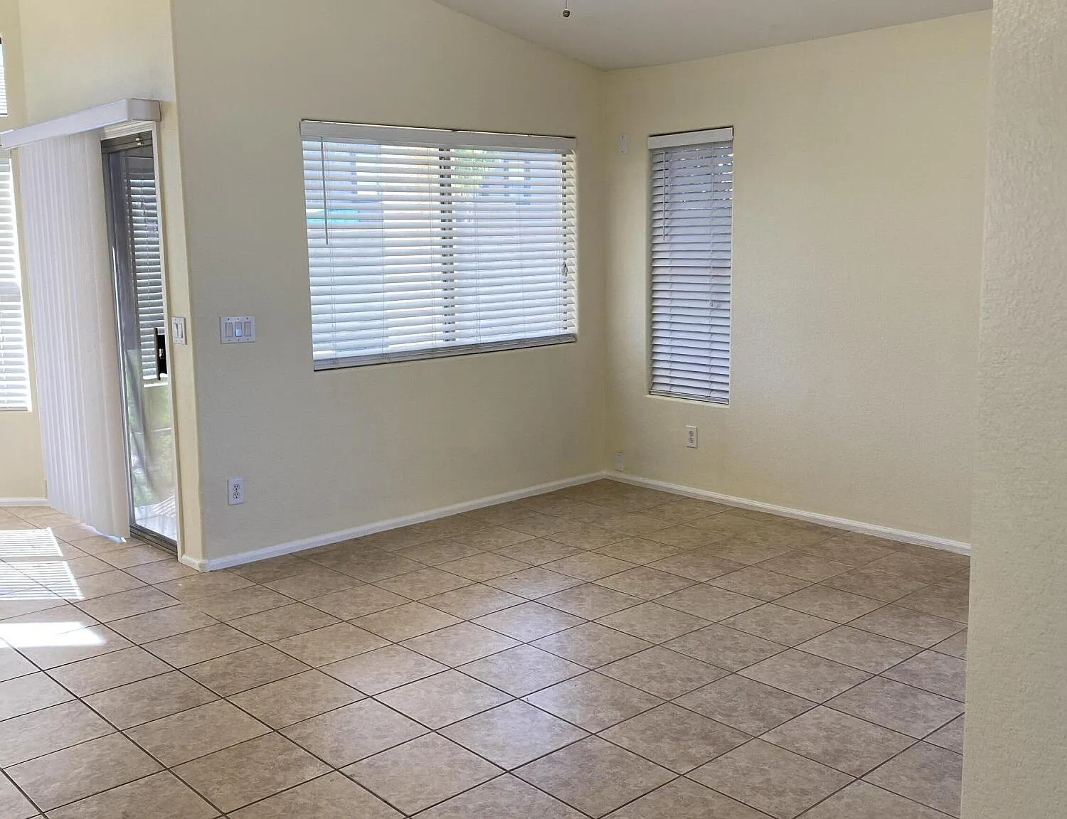 3 bed, 1124 sqft, $1,900 — Photo 4