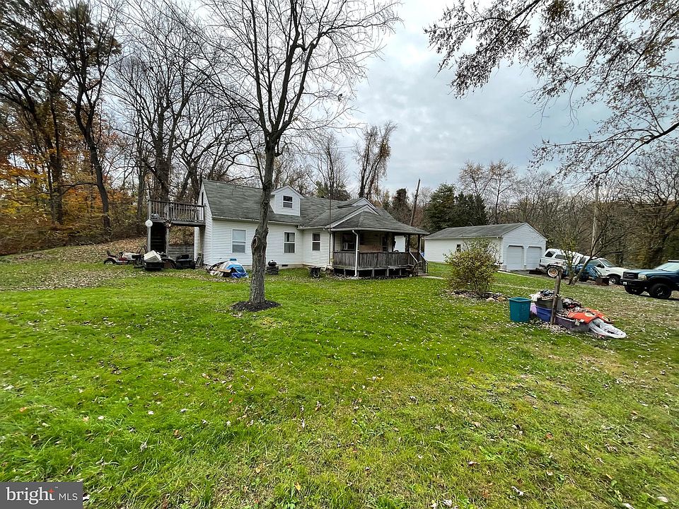 2nd image of 15 France Ln