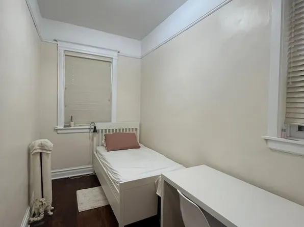 1359 E 57th St #1, Chicago, IL 60637