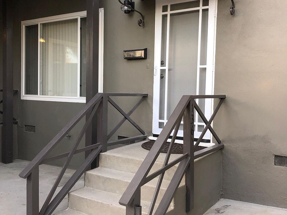 apartment entrance with community area