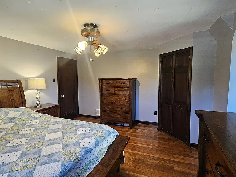 2921 Knowlson Ave — Photo 4