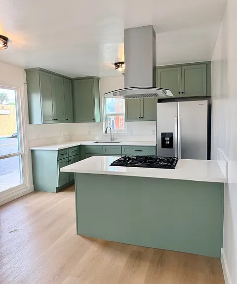 231 Redondo Ave — Photo 4