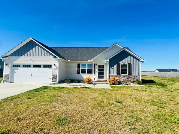 206 Trophy Ridge Dr, Richlands, NC 28574