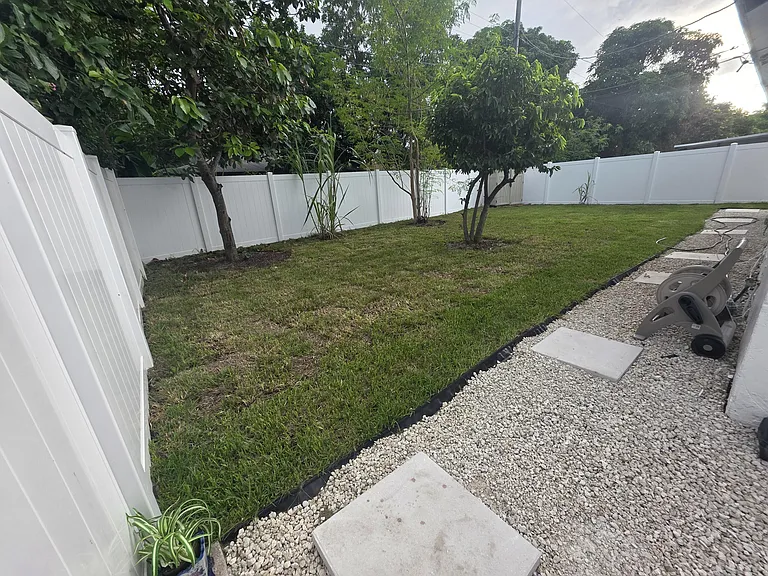 320 Sterling Ave — Photo 16