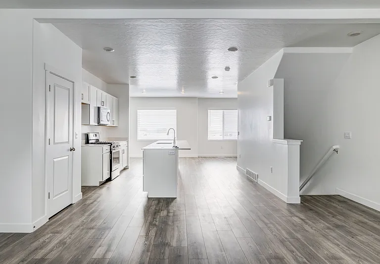 413 S 1110 W #MAIN FLOOR MASTER — Photo 8