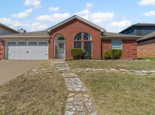 4215 Bent Oaks Dr, Arlington, TX 76001