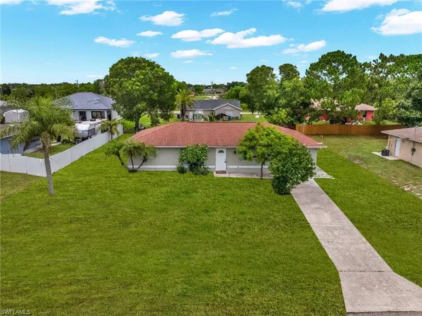 909 Sally AVE N, LEHIGH ACRES, FL 33971
