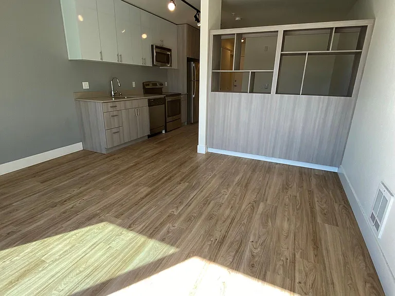 422 Summit Ave E — Photo 12