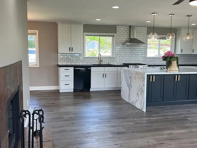 7370 Pembroke Dr — Photo 9