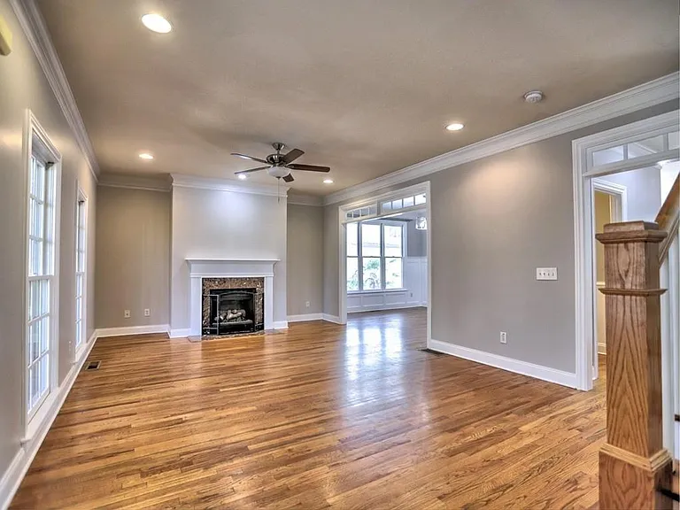 975 Odessa Dr NW — Photo 7