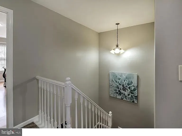 216 Waverly Ct — Photo 15