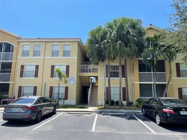 4127 Residence Dr APT 408, Fort Myers, FL 33901