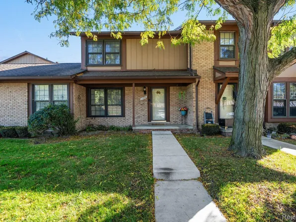 24974 Chalk Farm Rd W, Warren, MI 48091