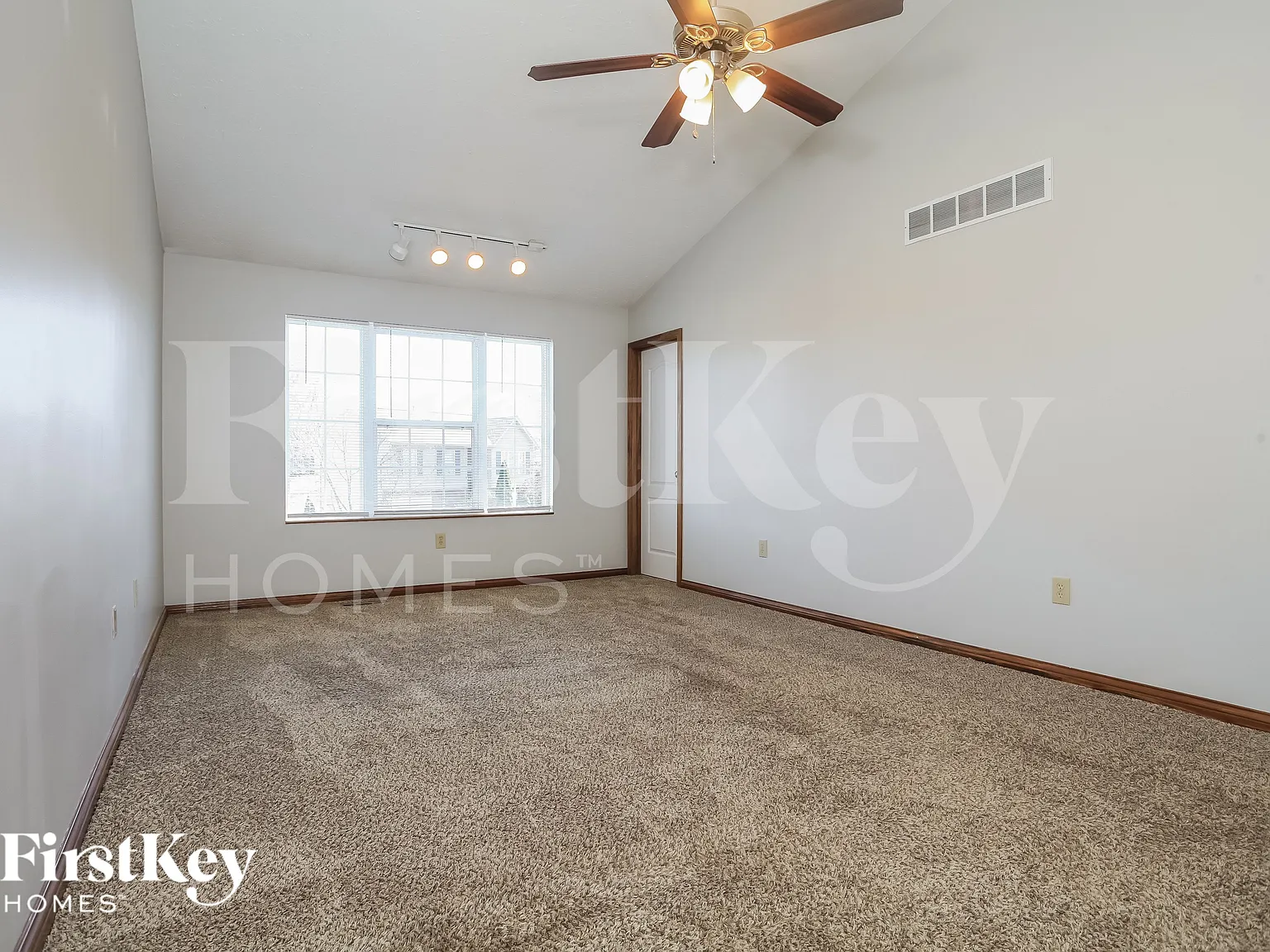 3 bed, 2.5 bath, 1482 sqft, $2,210 — Photo 3