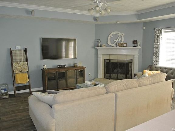 4th image of 143 Lakeshore Dr