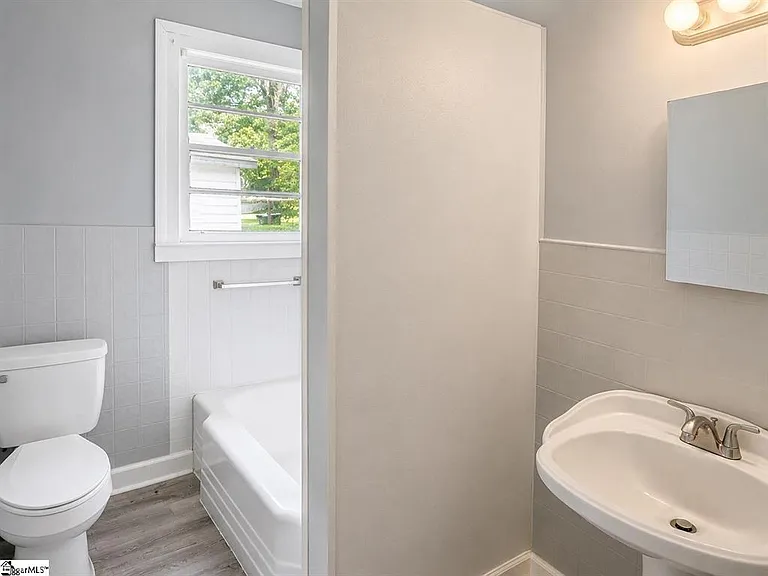 111 Bethune St S — Photo 10