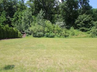 5701 W Woodbriar Ln, Peoria, IL