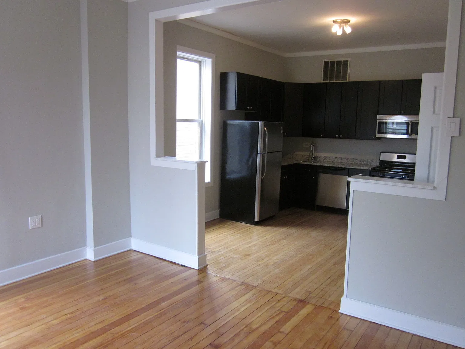 843 North Winchester Avenue — Photo 3