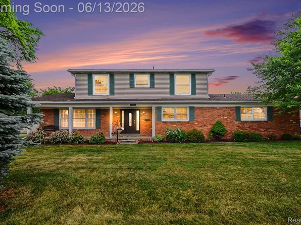6653 Flintlock Rdg, Shelby Township, MI 48317