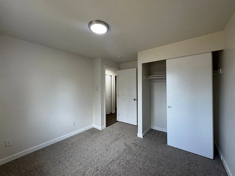 Johnson 943-945 — Photo 21