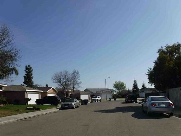 Exterior Neighborhood (street photo)