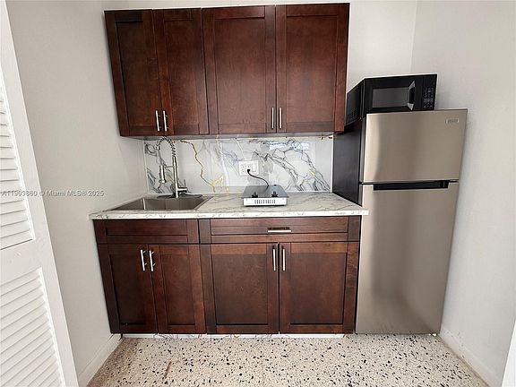 4th image of 3200 SW 88th Pl