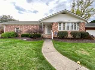 1325 Moncrest Dr NW, Warren, OH