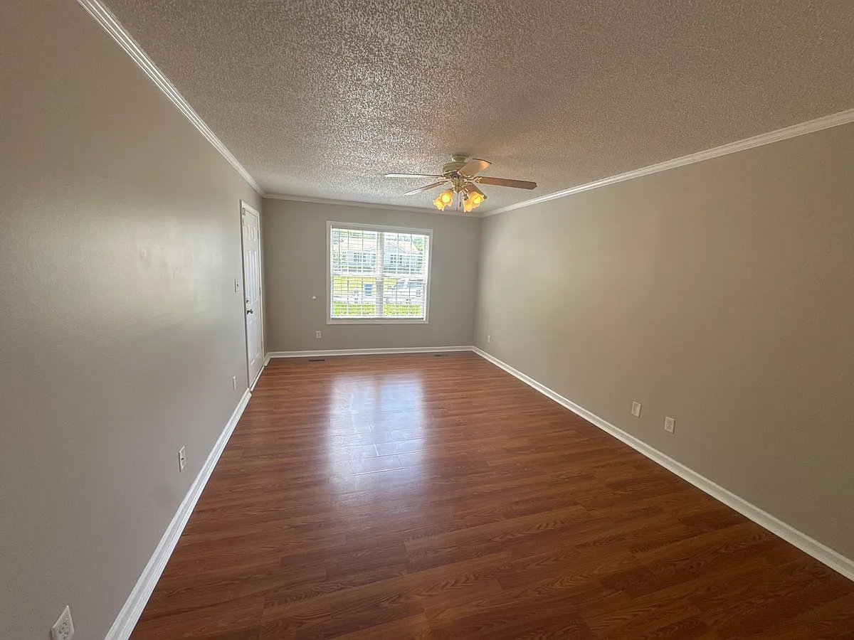 Building Photo - 445 Cranklen Cir