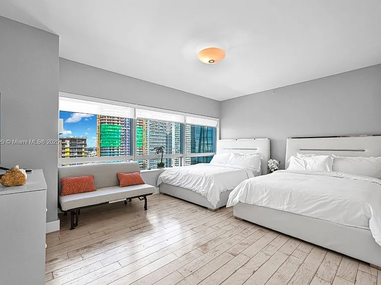1435 Brickell Ave #3401 — Photo 2