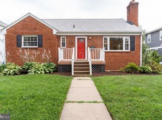641 N Illinois St, Arlington, VA 22205
