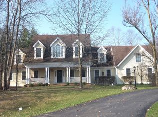 207 Hollow Way, Ingleside, IL 60041