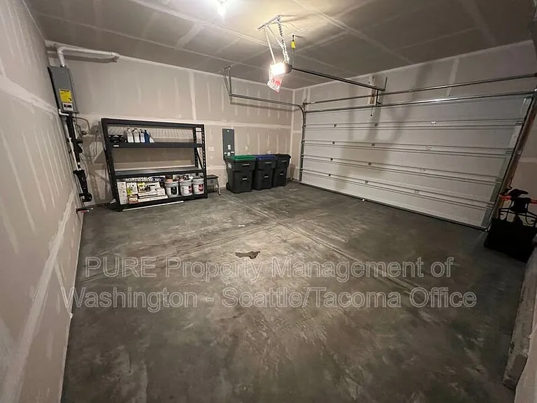 910 Burwood St SE — Photo 34