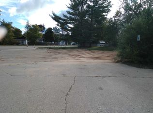 406 E 5th St, Clare, MI 48617