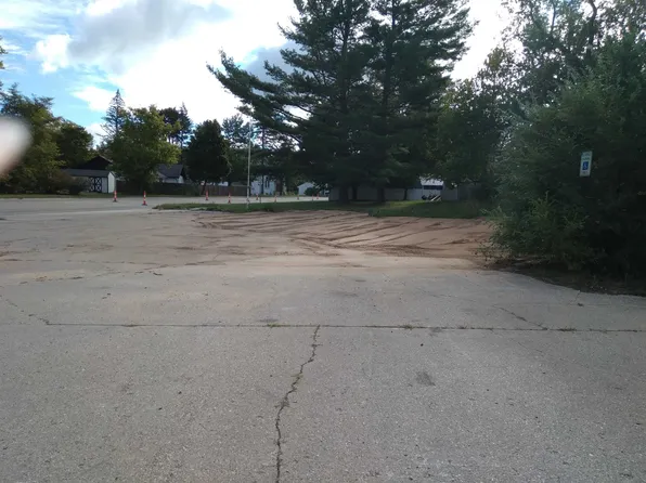 406 E 5th St, Clare, MI 48617