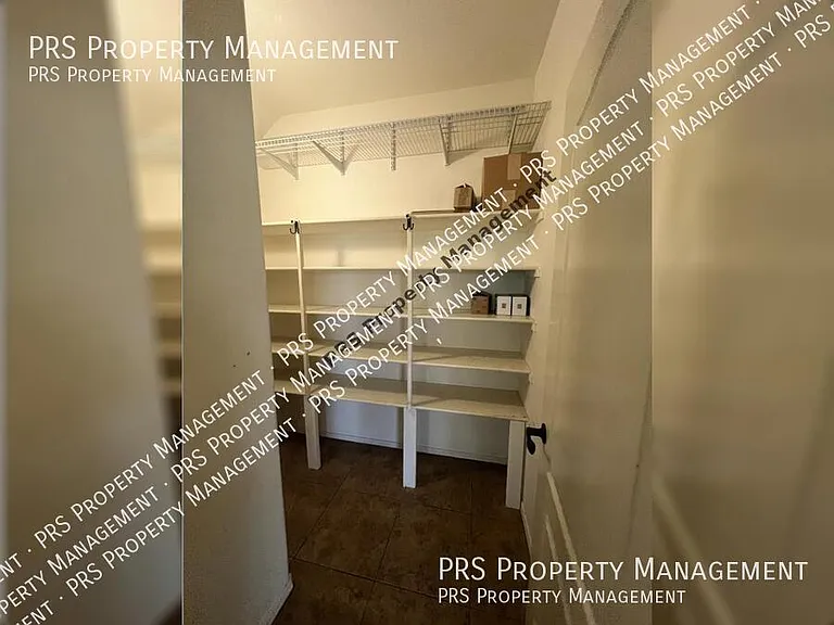 576 E Julian Dr — Photo 15