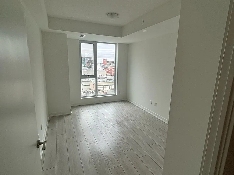 55 Duke St W #606 — Photo 11