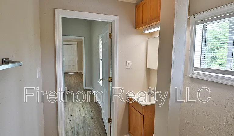 1400 Maple St — Photo 18